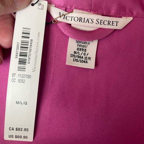Victoria's Secret NWT Pink Satin Style Robe size M/L - Picture 2 of 7